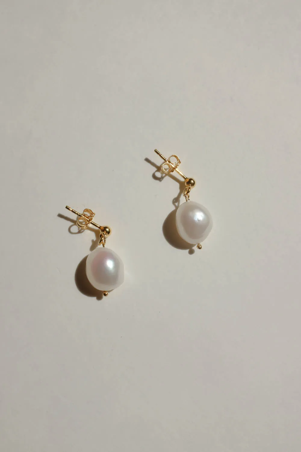 0030_SIMPLE SMALL PEARL EARRINGS