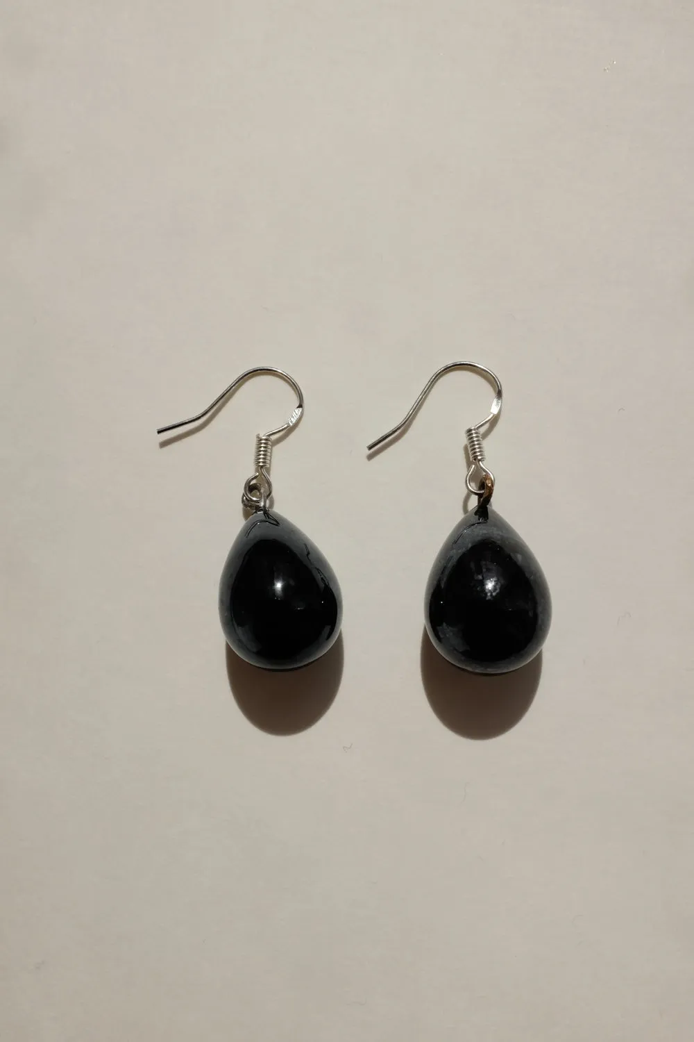 DROP BLACK GLASS PEARL VINTAGE EARRINGS