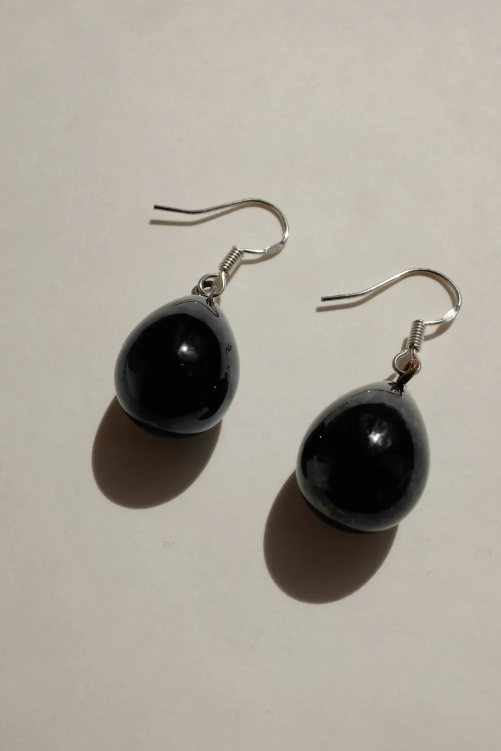 DROP BLACK GLASS PEARL VINTAGE EARRINGS