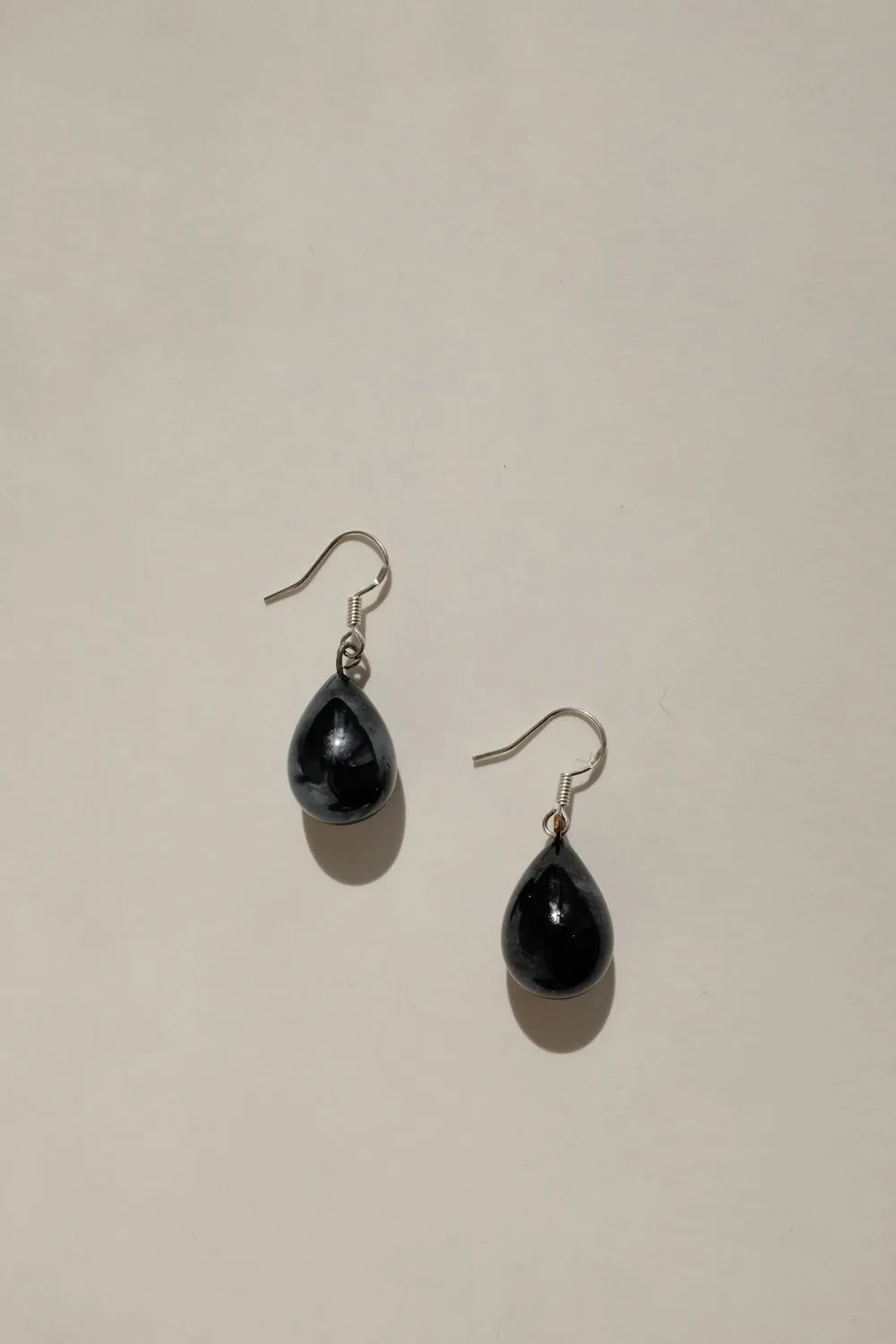 DROP BLACK GLASS PEARL VINTAGE EARRINGS