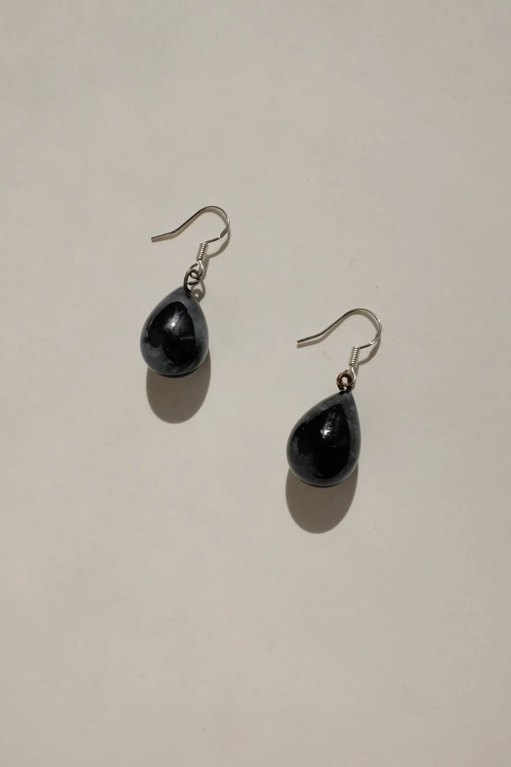 DROP BLACK GLASS PEARL VINTAGE EARRINGS