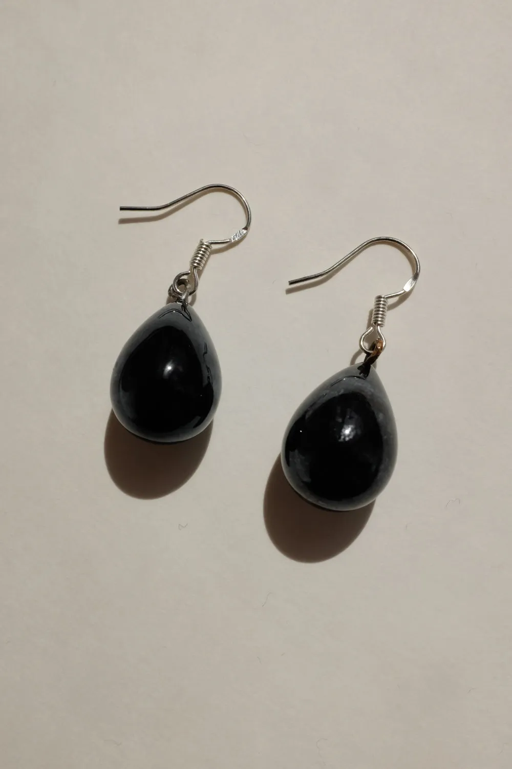 DROP BLACK GLASS PEARL VINTAGE EARRINGS