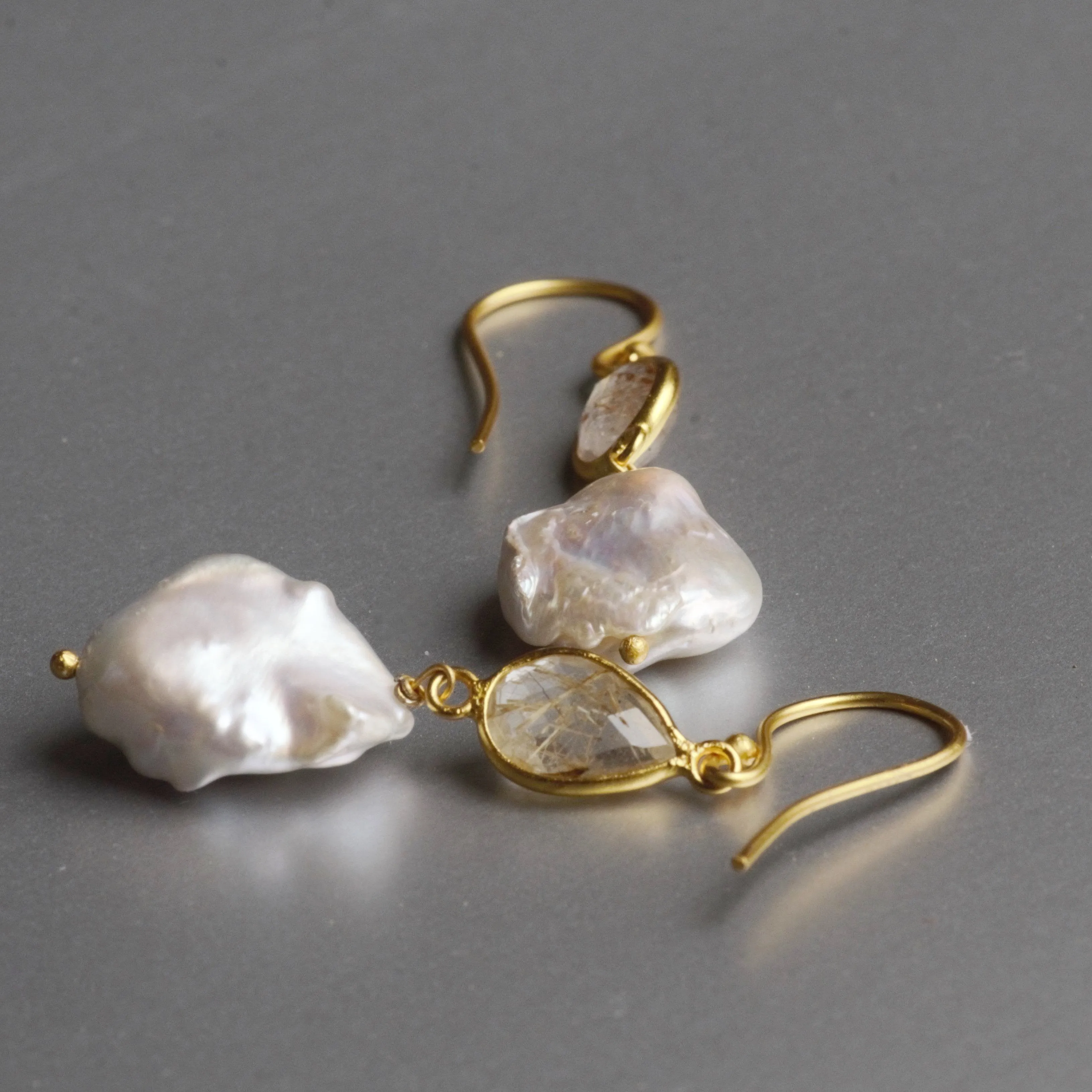 Ella Baroque Pearl Earrings With Labradorite