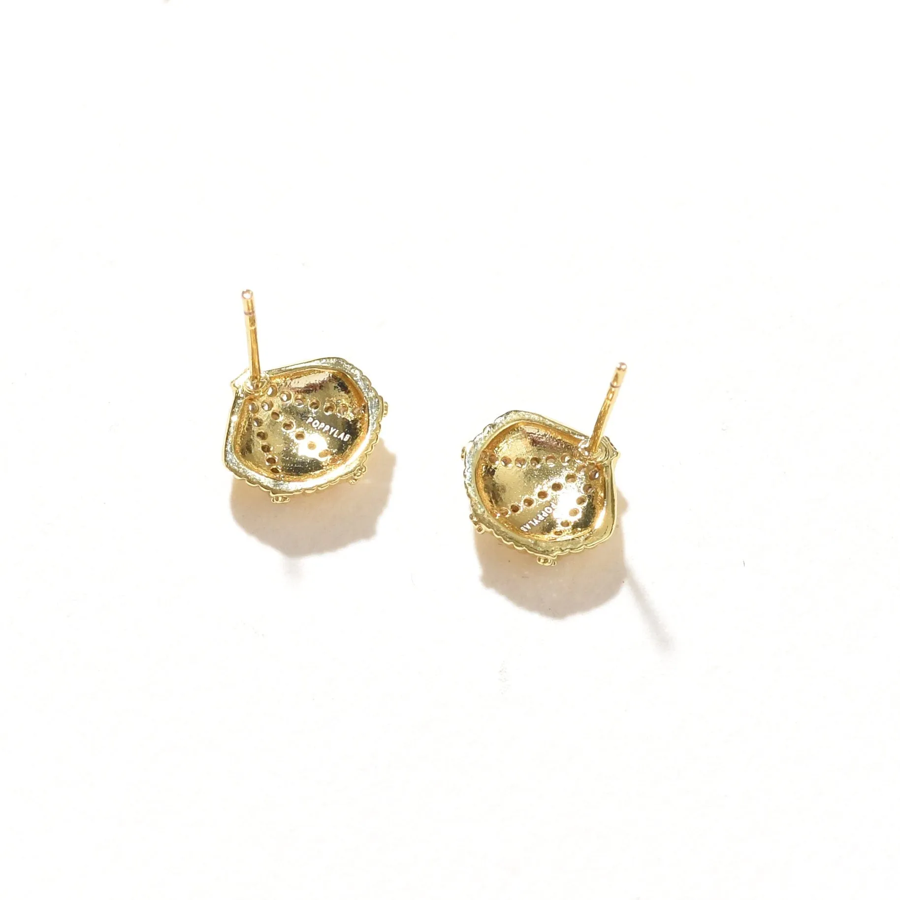 Lola Clam Stud | Gold