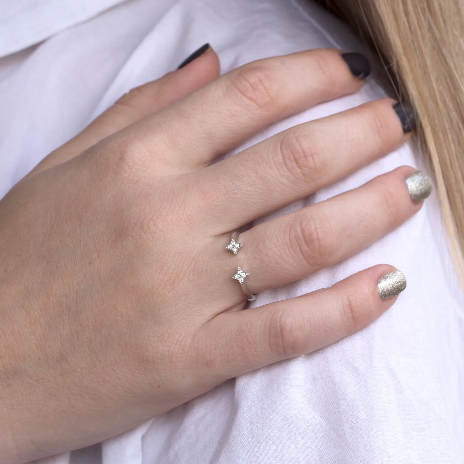 Mercury Ring With White Diamonds