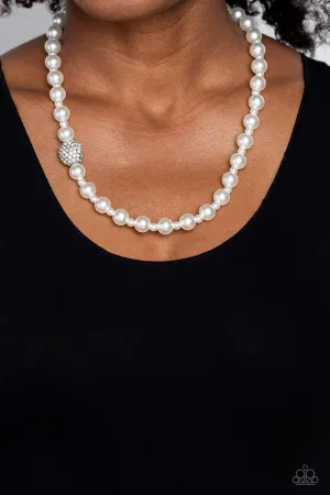 Necklaces Countess Chic - White Pearls