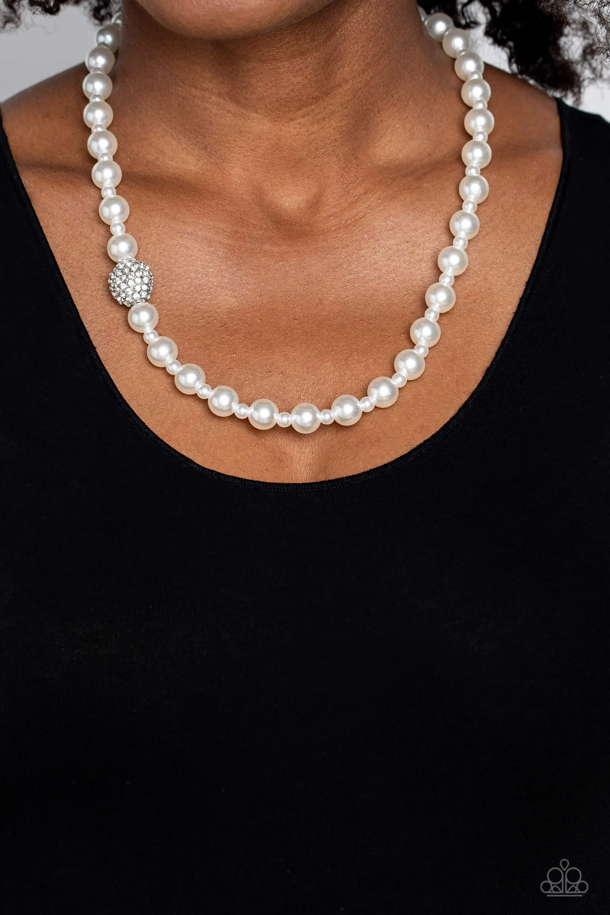 Necklaces Countess Chic - White Pearls